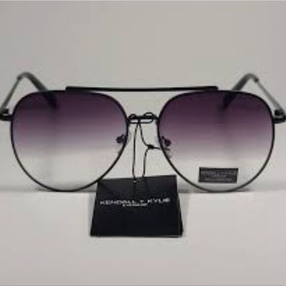 Kendall & Kylie Jett Aviator Sunglasses- Black Frame/ Smoke Gradient Lens